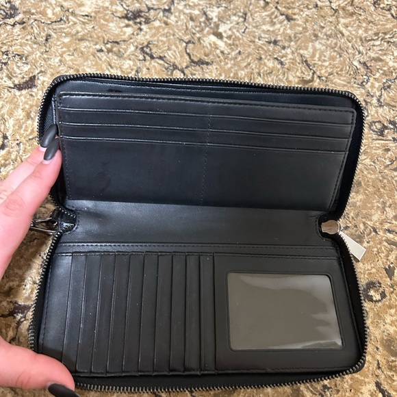 Michael Kors wristlet - Picture 4 of 4